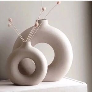 H&M small stonewear cream vase